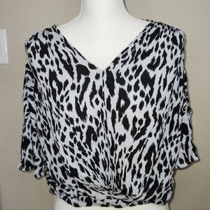 Umgee V-neck Top Small